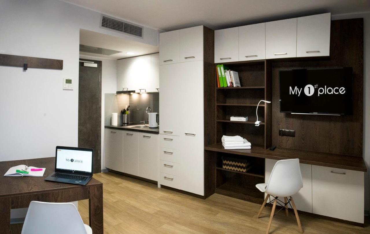 My 1St Place Poznan Aparthotel Buitenkant foto